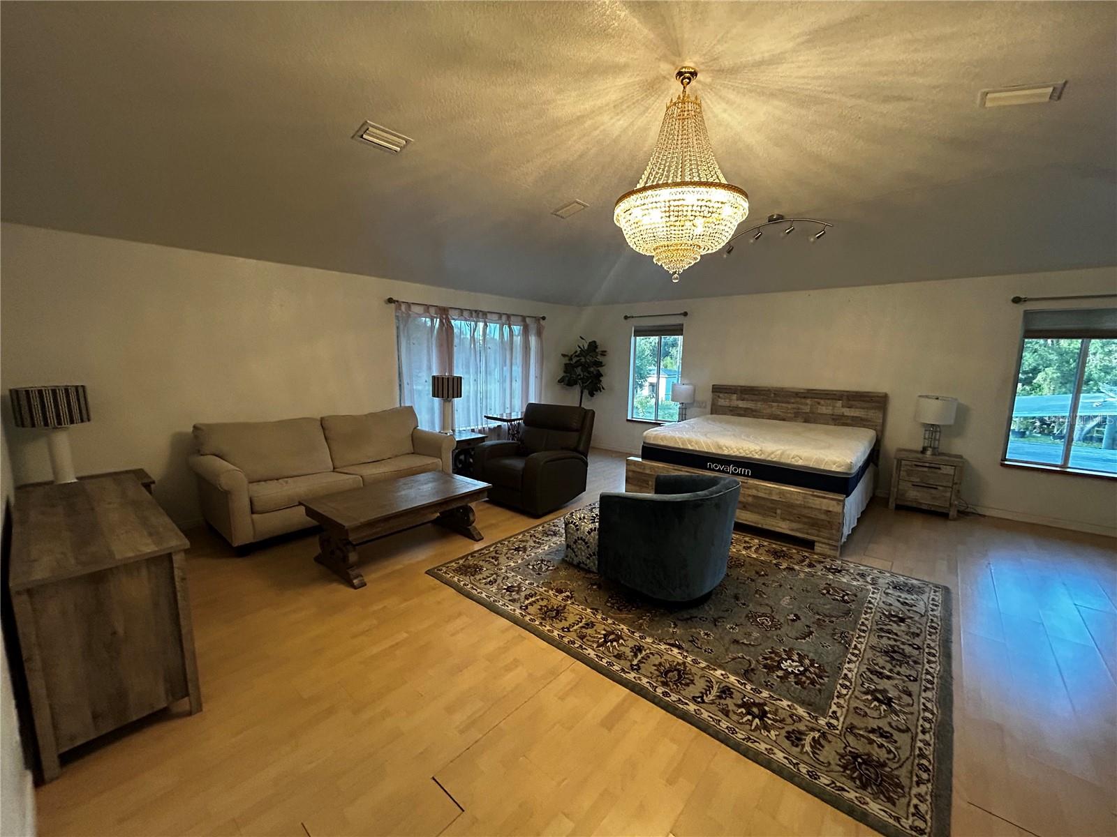 Image 20 of 25 For 18620 Wayne Road