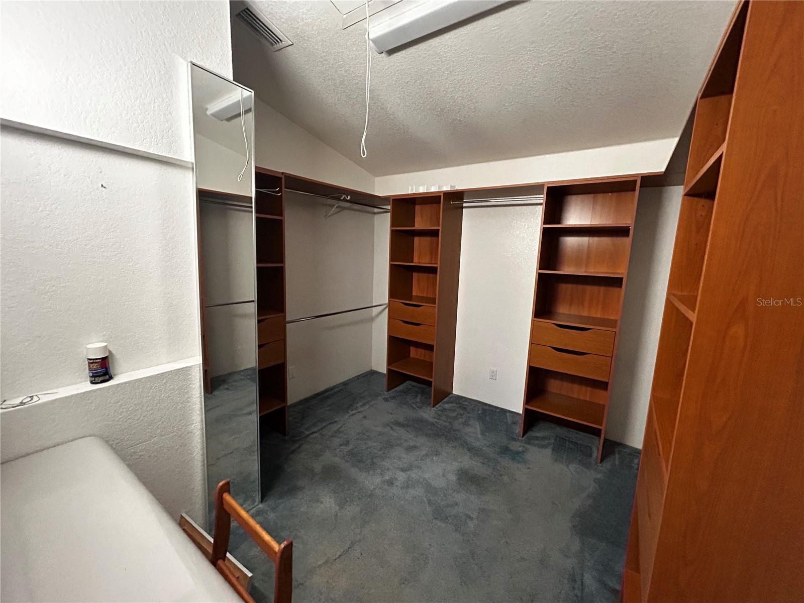 Image 21 of 25 For 18620 Wayne Road