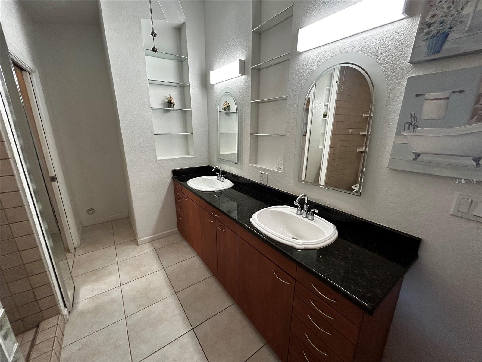 Image 22 of 25 For 18620 Wayne Road