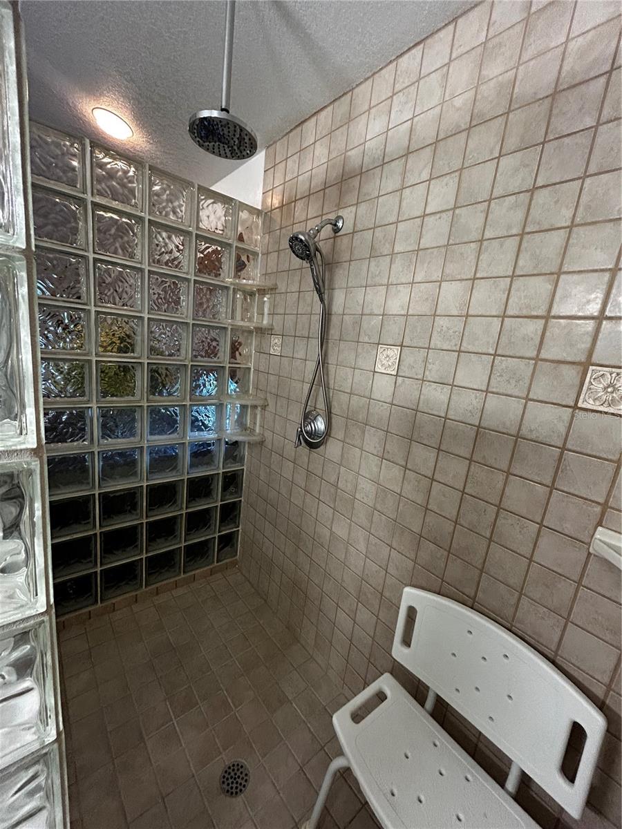 Image 24 of 25 For 18620 Wayne Road