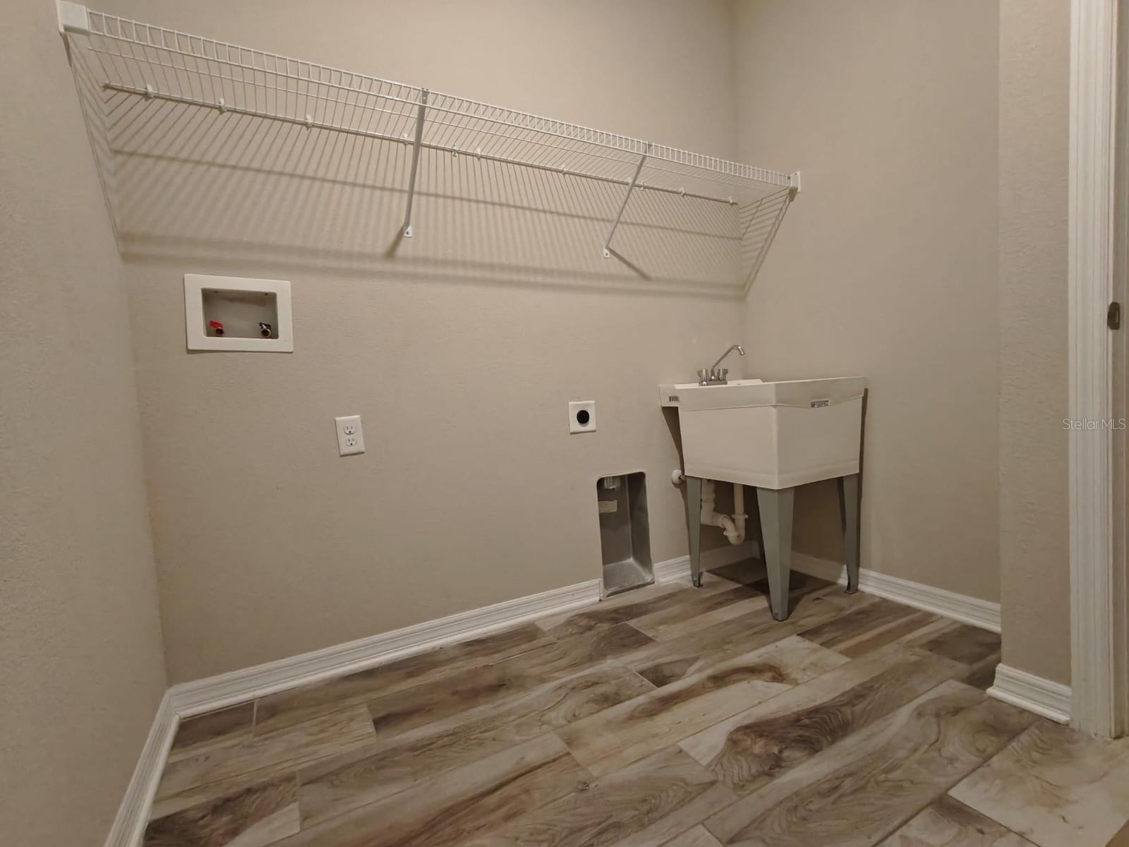 Image 22 of 26 For 4875 Sweet Blossom Cove