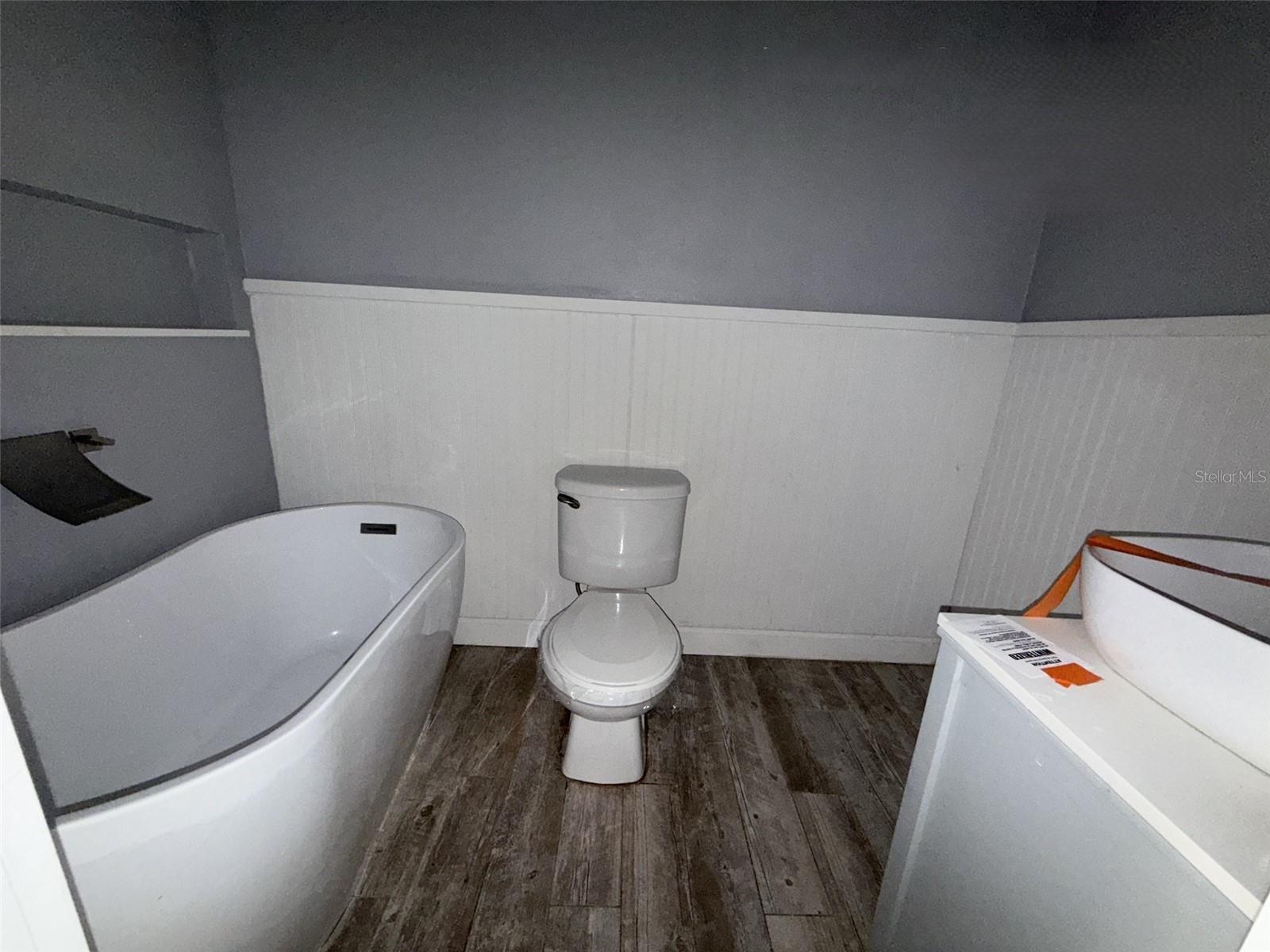 Image 10 of 27 For 285 Lake Street