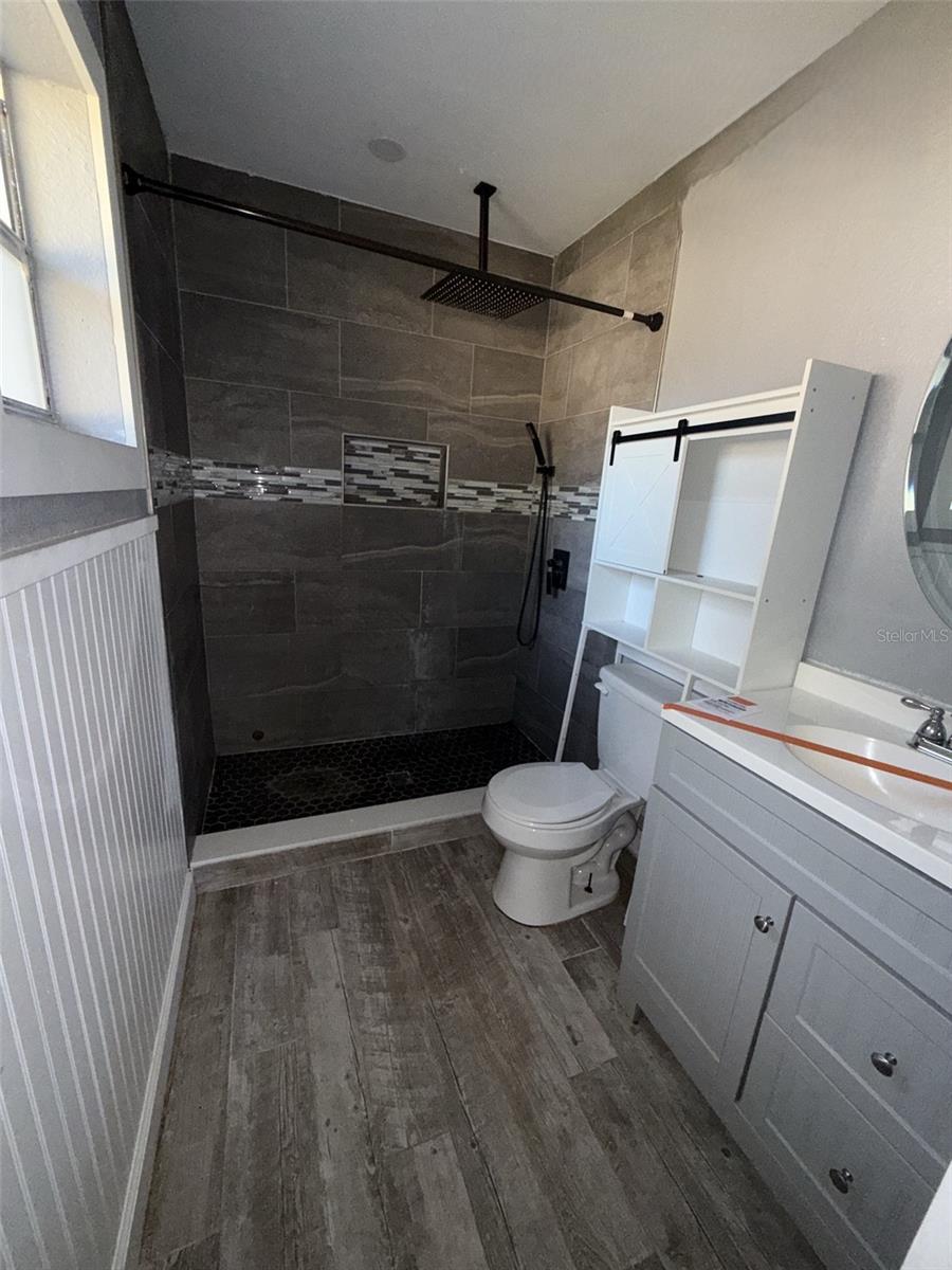 Image 14 of 27 For 285 Lake Street