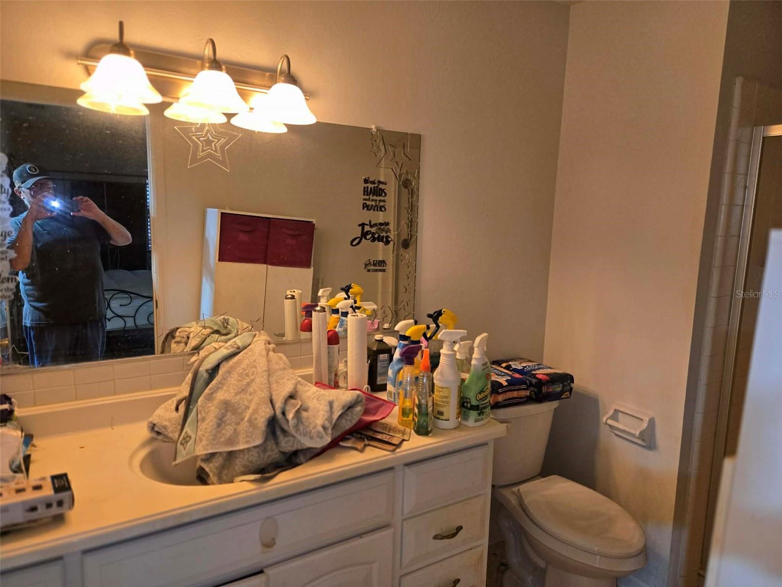 Listing photo id 14 for 211 Rickenbacker Drive