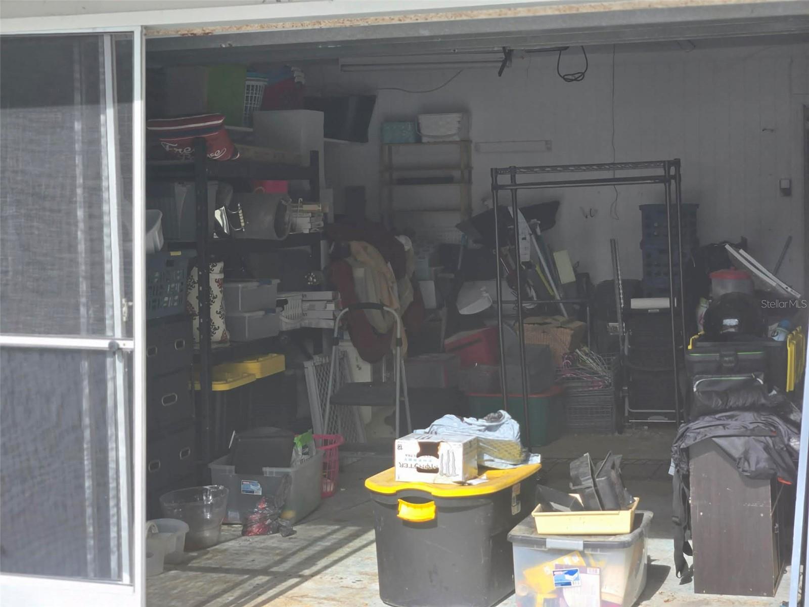 Listing photo id 16 for 211 Rickenbacker Drive