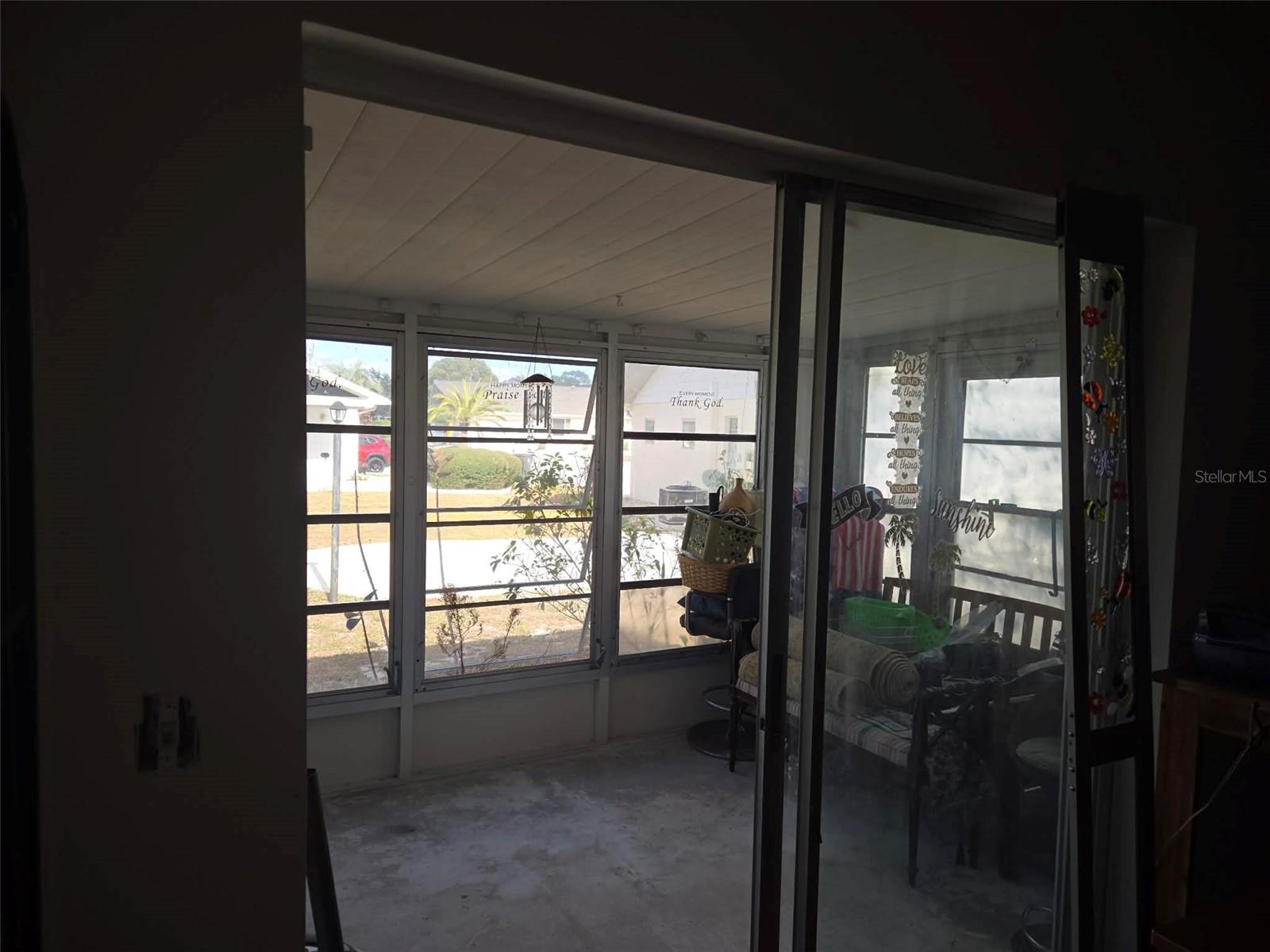 Listing photo id 22 for 211 Rickenbacker Drive