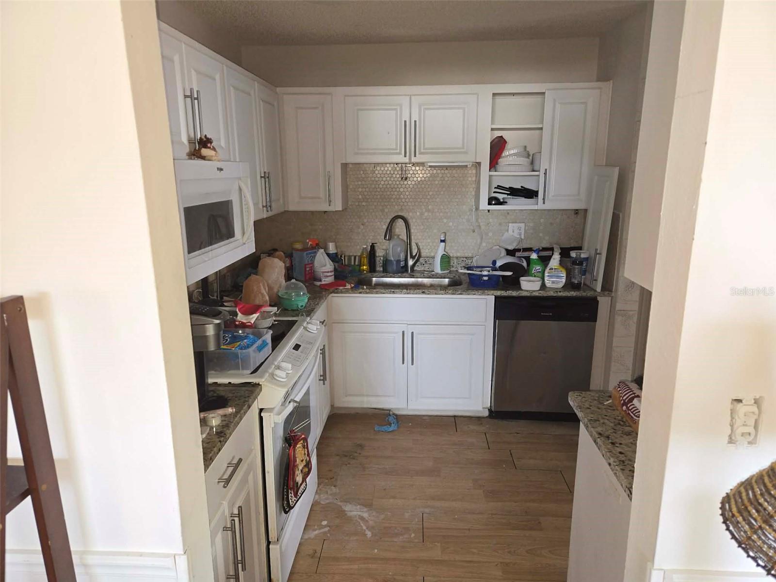 Listing photo id 23 for 211 Rickenbacker Drive