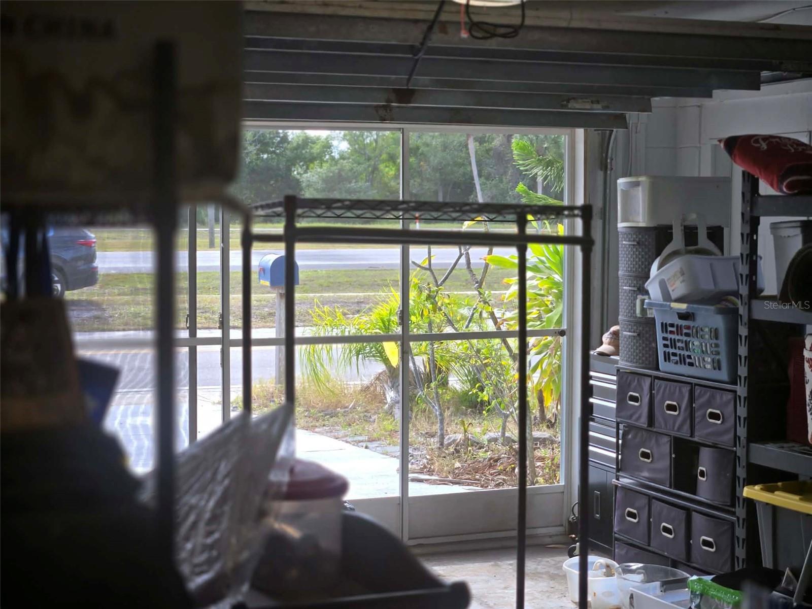 Listing photo id 3 for 211 Rickenbacker Drive