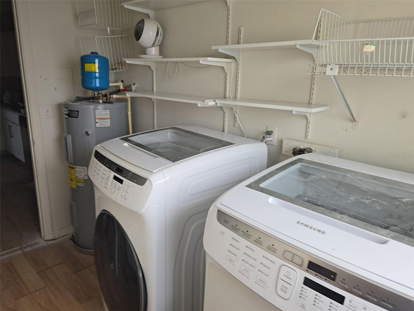 Listing photo id 5 for 211 Rickenbacker Drive