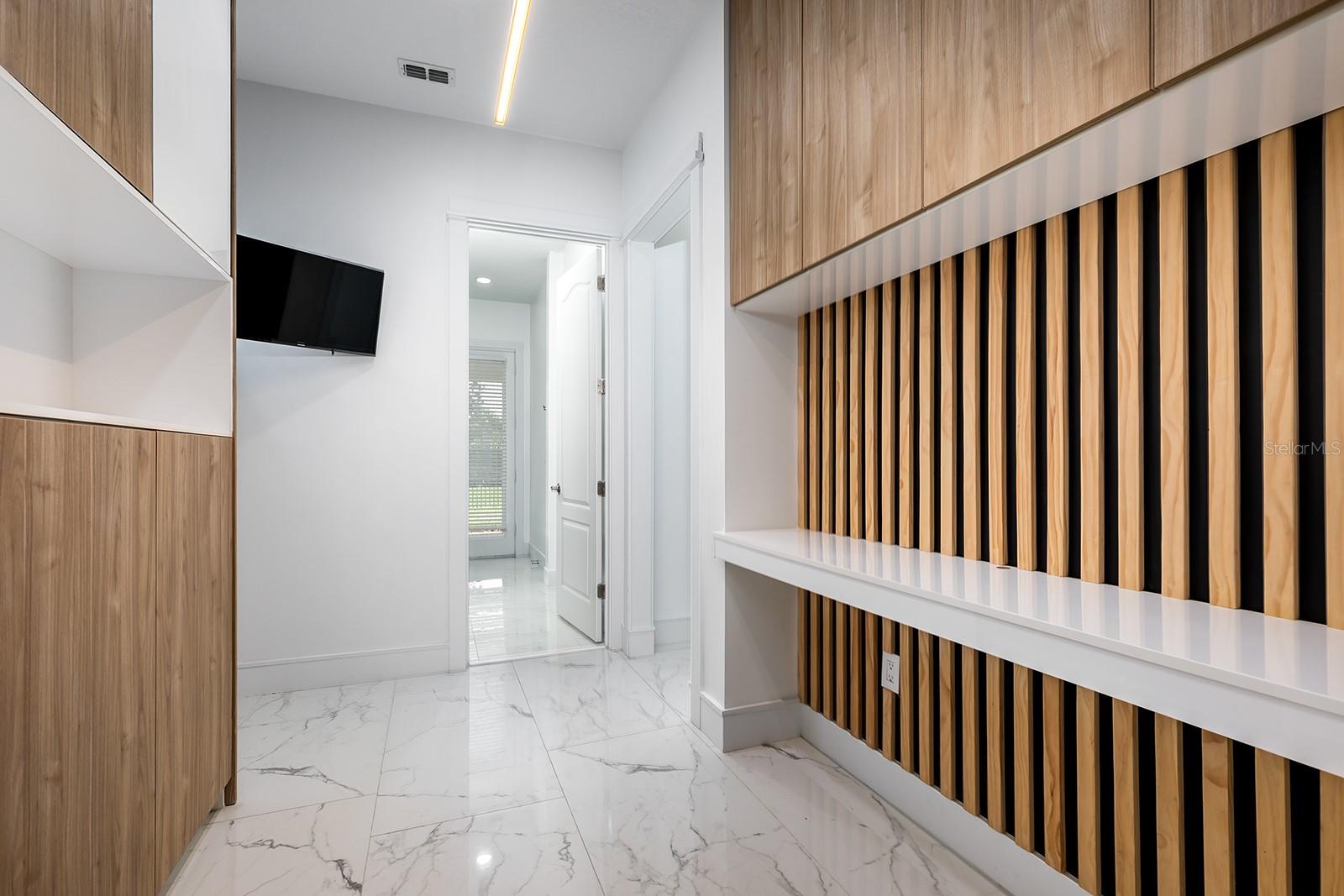 Image 10 of 33 For 10125 Henbury Street