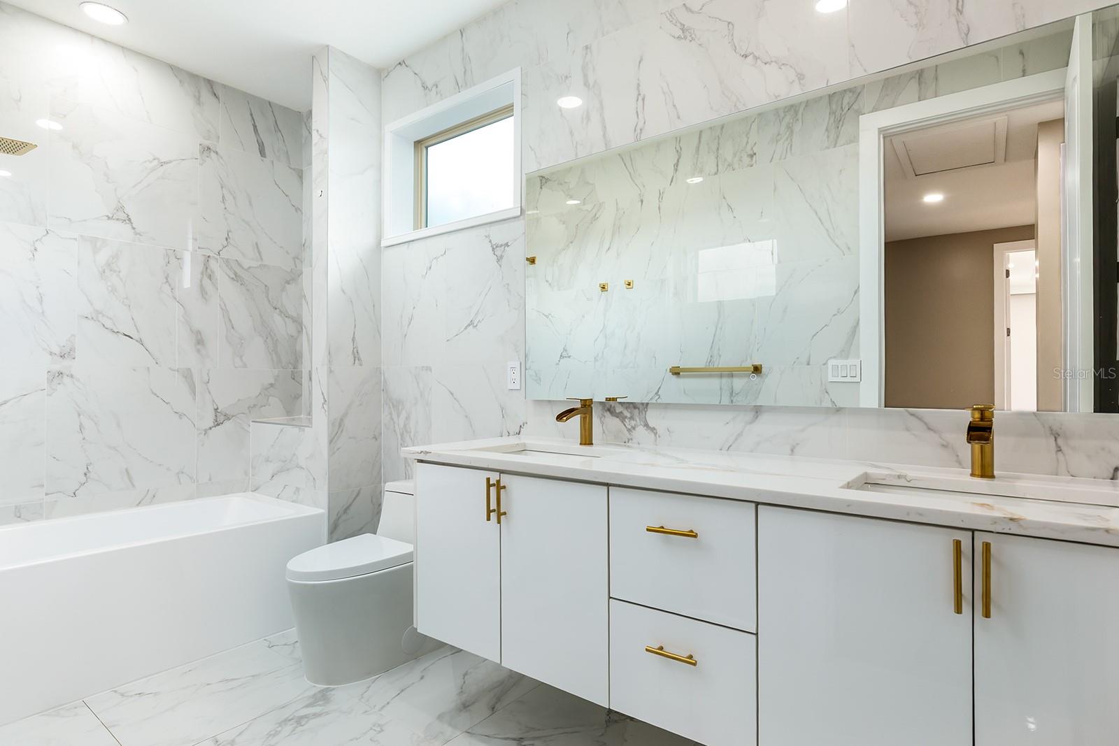 Image 23 of 33 For 10125 Henbury Street