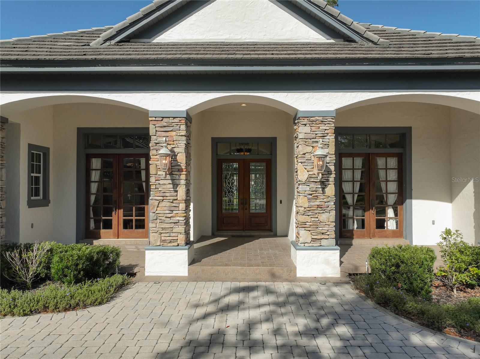 Listing photo id 1 for 3444 Foxmeadow Court