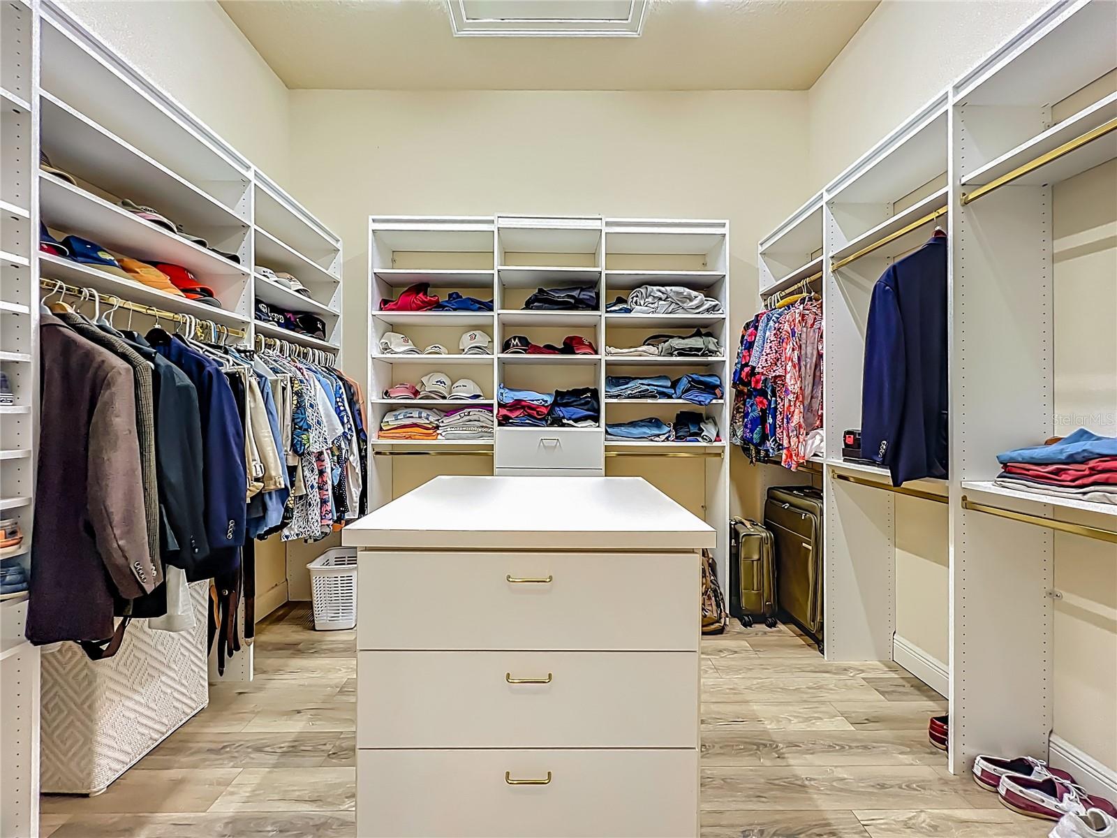 Listing photo id 48 for 3444 Foxmeadow Court