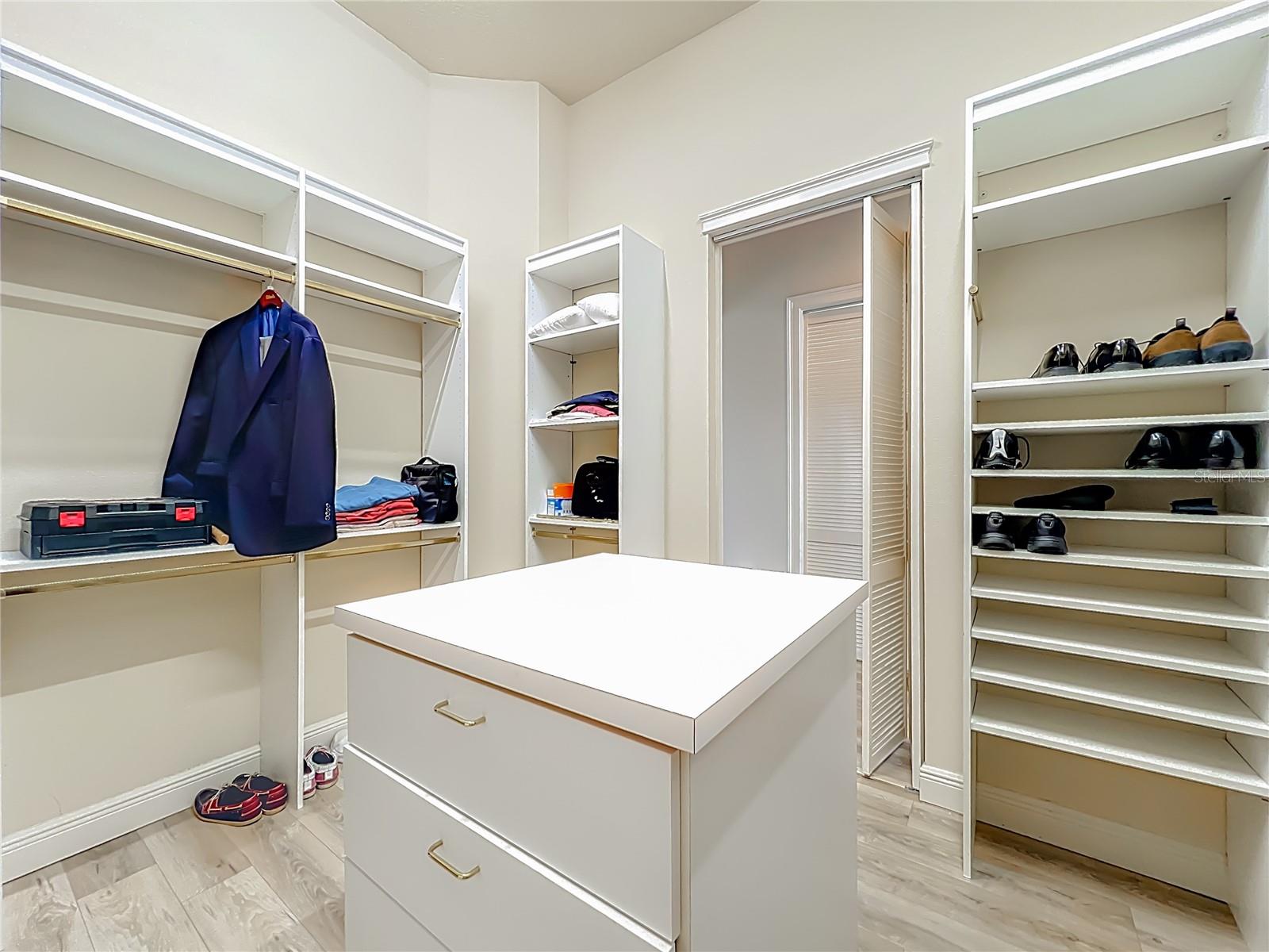 Listing photo id 49 for 3444 Foxmeadow Court