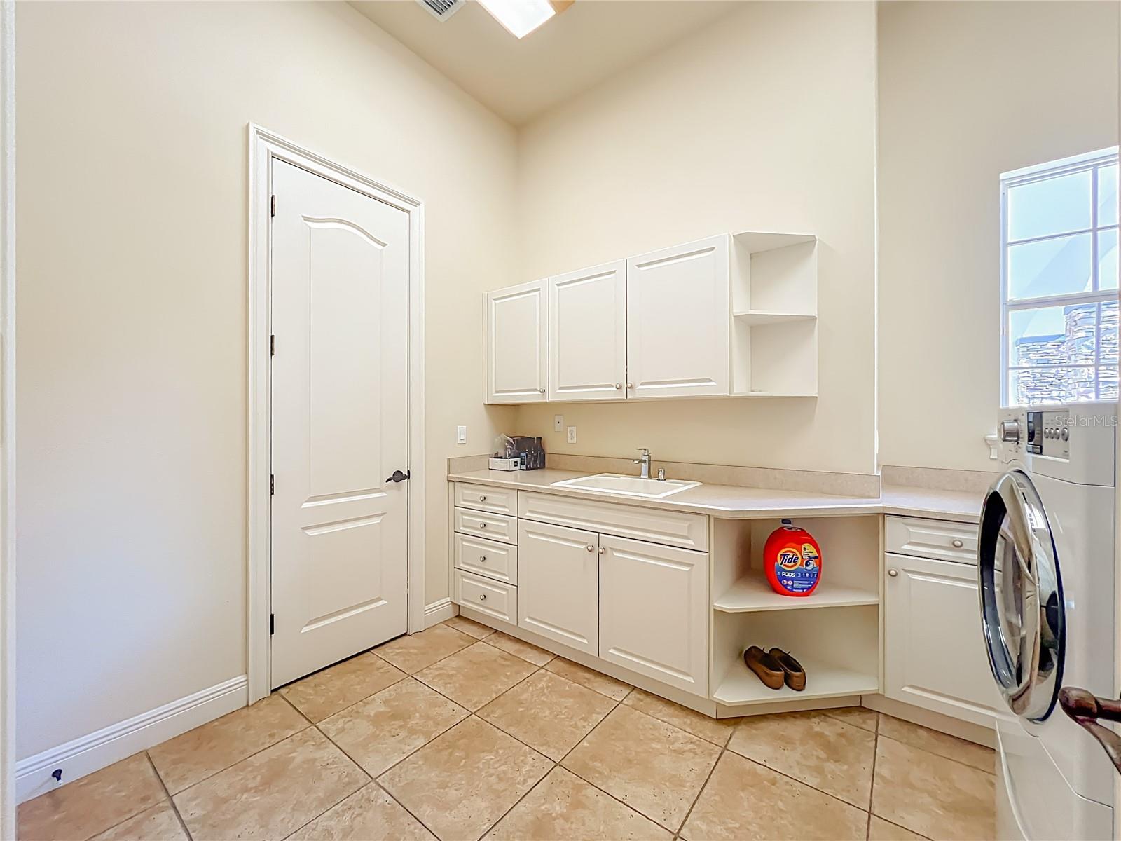 Listing photo id 68 for 3444 Foxmeadow Court