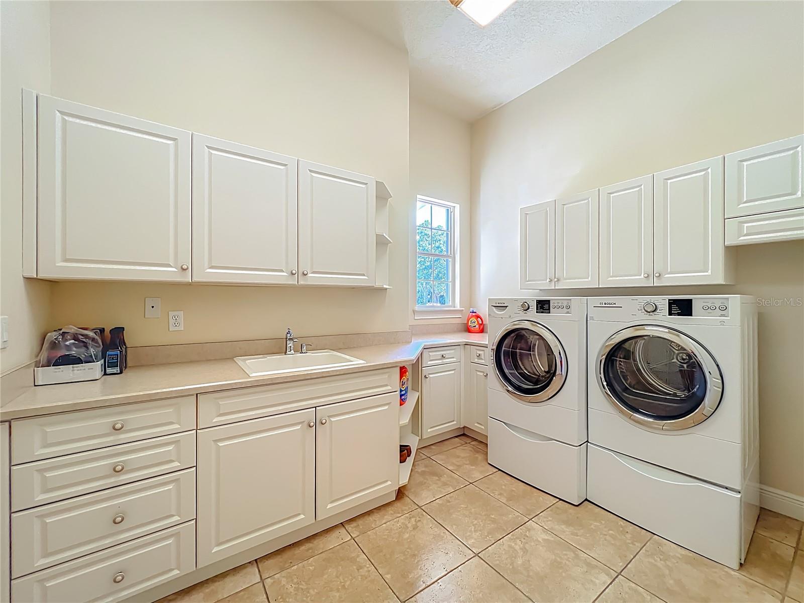 Listing photo id 69 for 3444 Foxmeadow Court