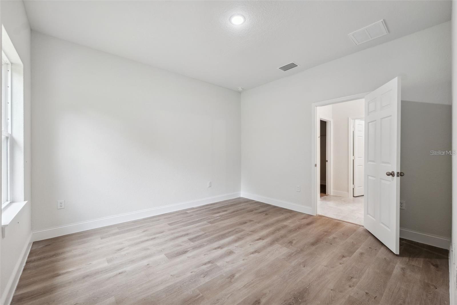 Image 29 of 40 For 732 Macroy Place