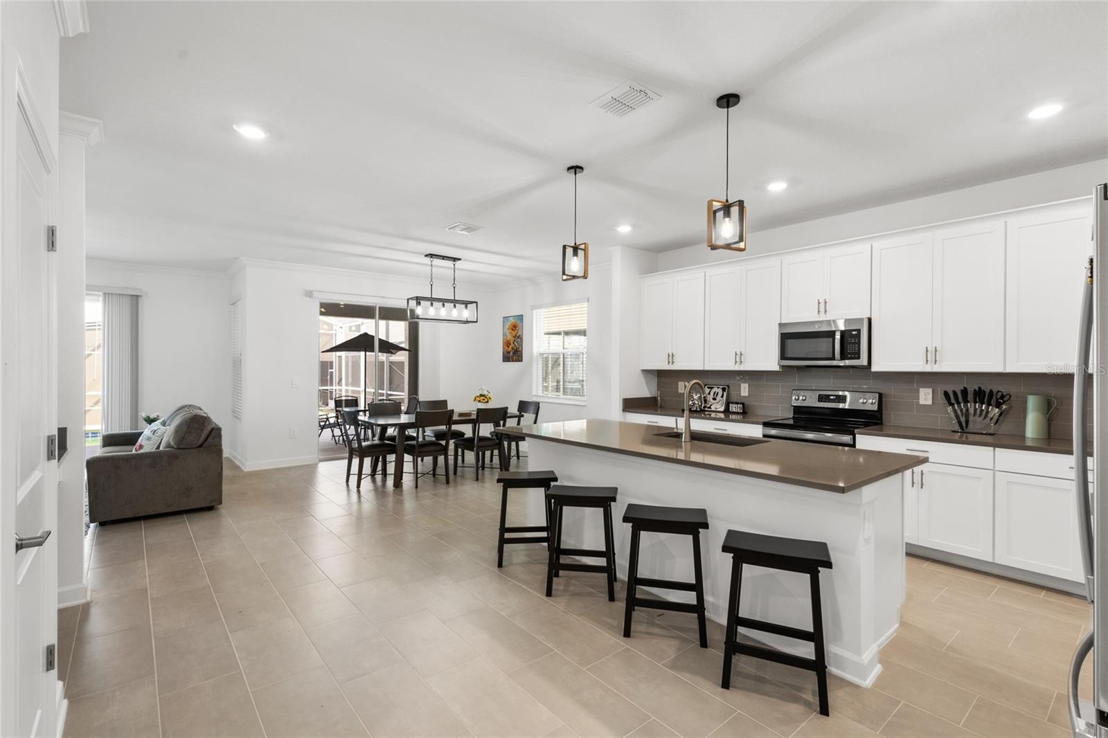 Image 6 of 44 For 8931 Takeaway Way