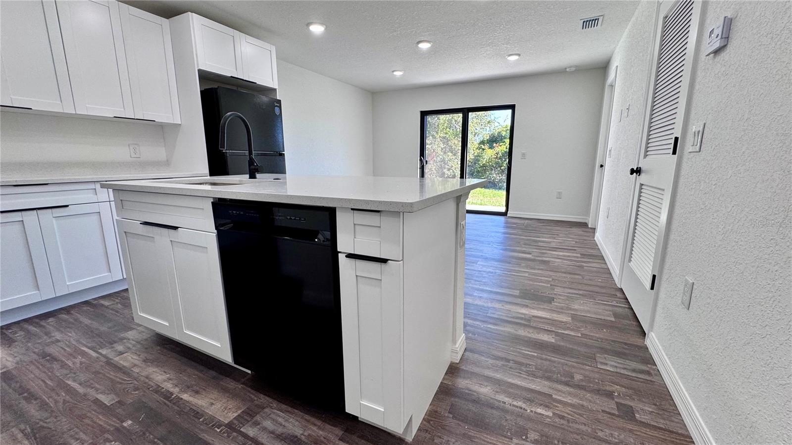 Image 4 of 18 For 27063 Washington Street