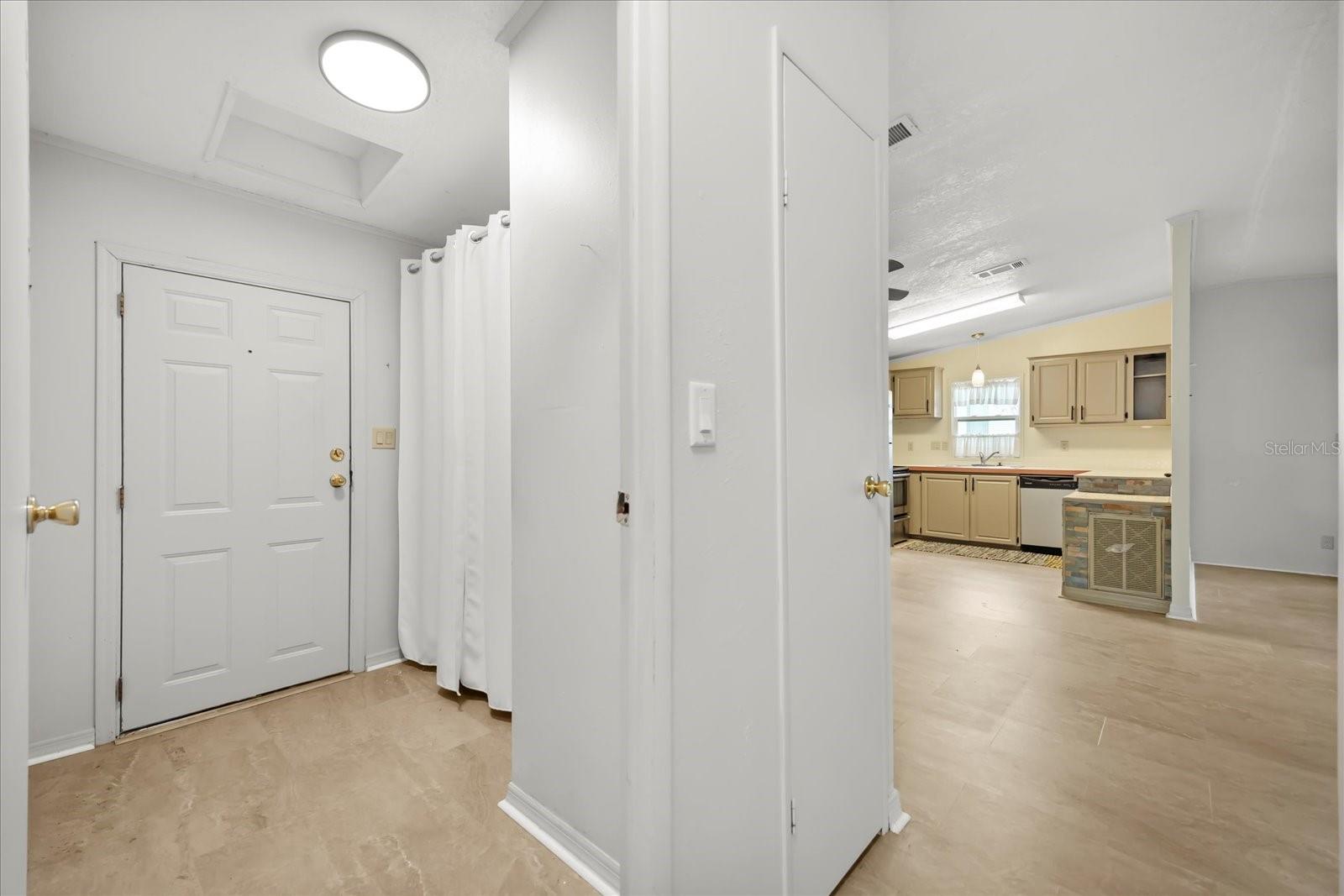 Image 11 of 38 For 2626 Fiddlewood Court 869