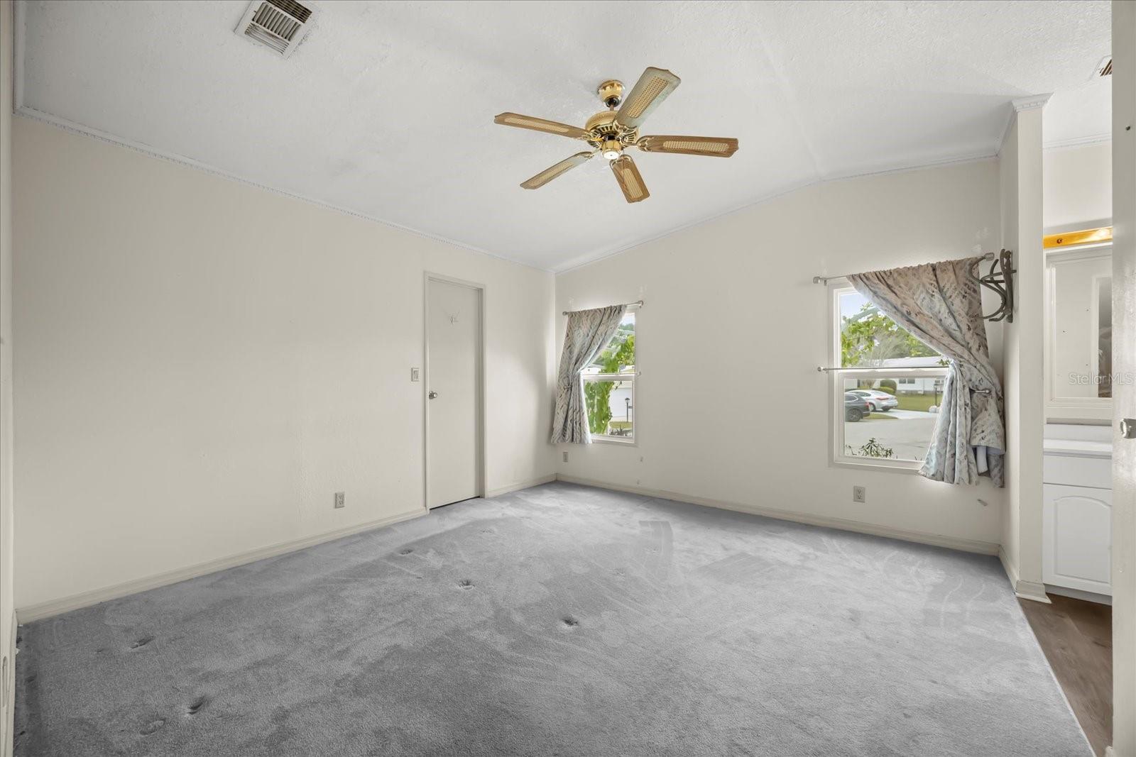 Image 13 of 38 For 2626 Fiddlewood Court 869