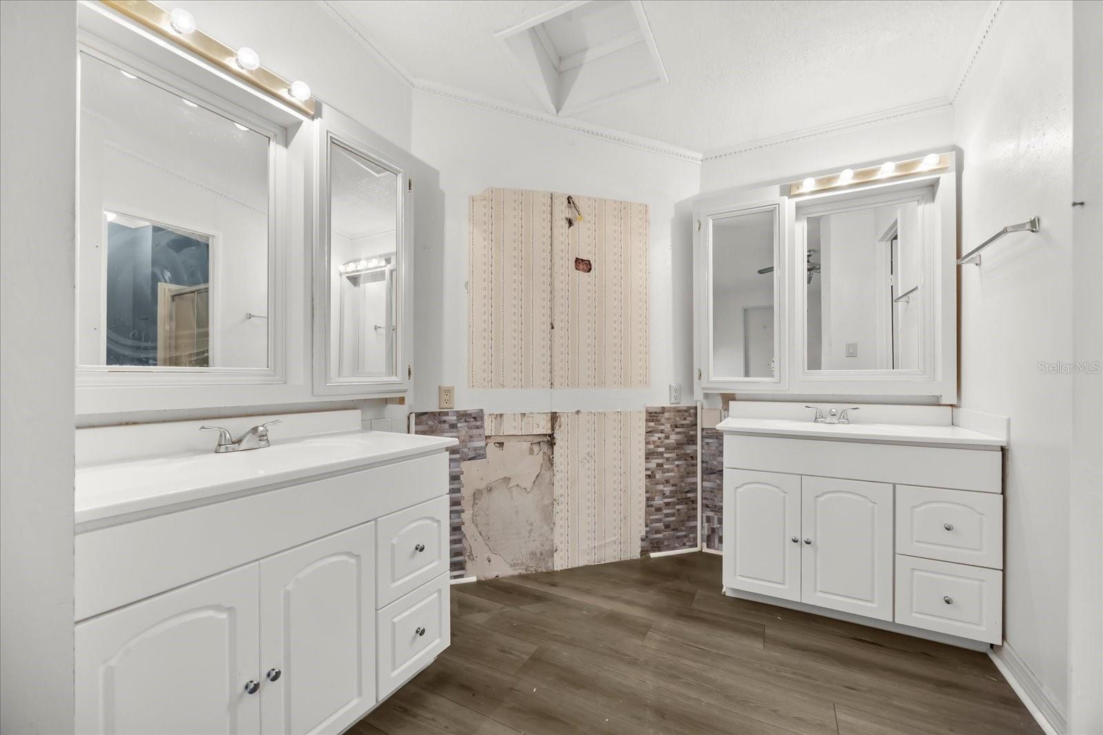 Image 14 of 38 For 2626 Fiddlewood Court 869