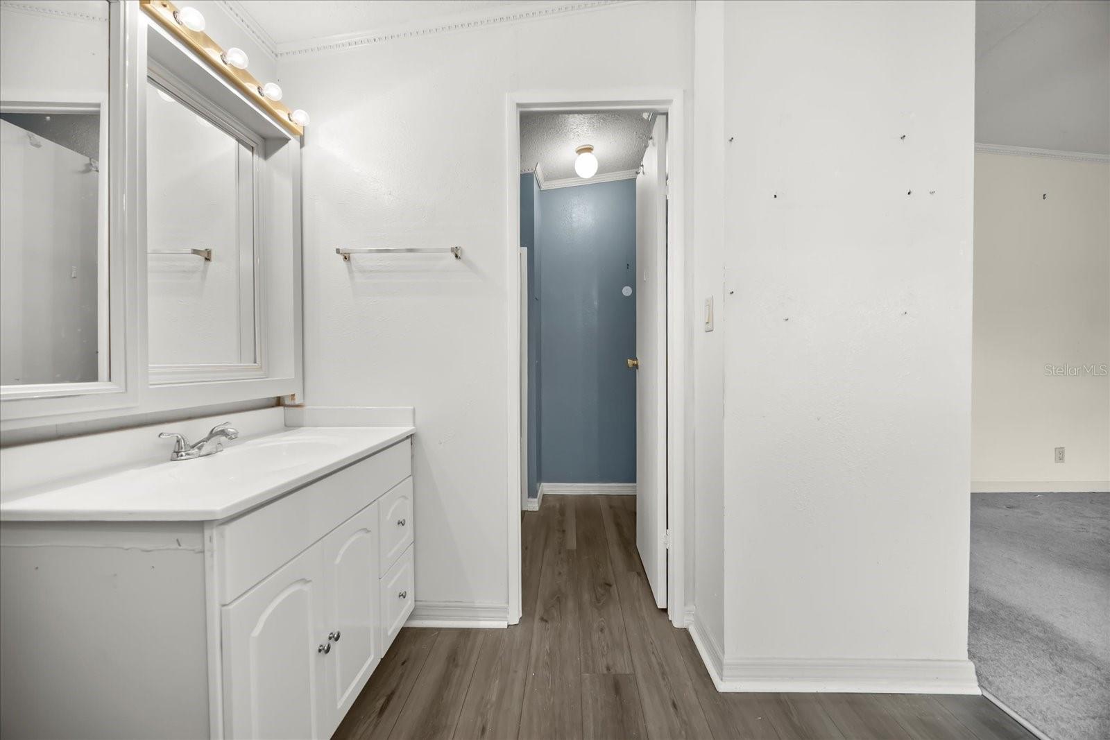 Image 15 of 38 For 2626 Fiddlewood Court 869