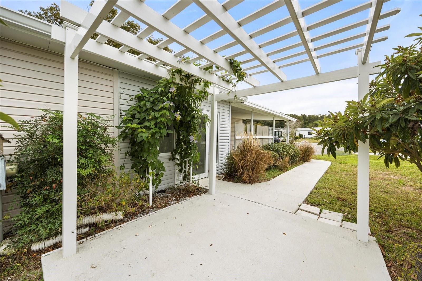 Image 23 of 38 For 2626 Fiddlewood Court 869