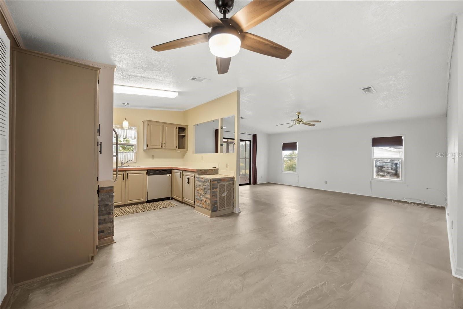 Image 6 of 38 For 2626 Fiddlewood Court 869