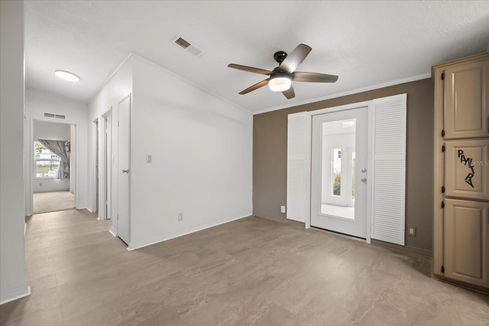 Image 7 of 38 For 2626 Fiddlewood Court 869