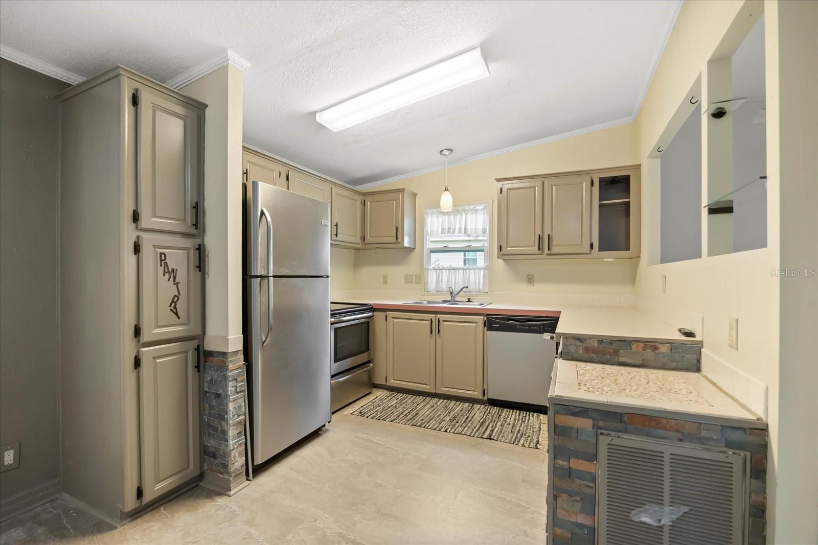 Image 8 of 38 For 2626 Fiddlewood Court 869