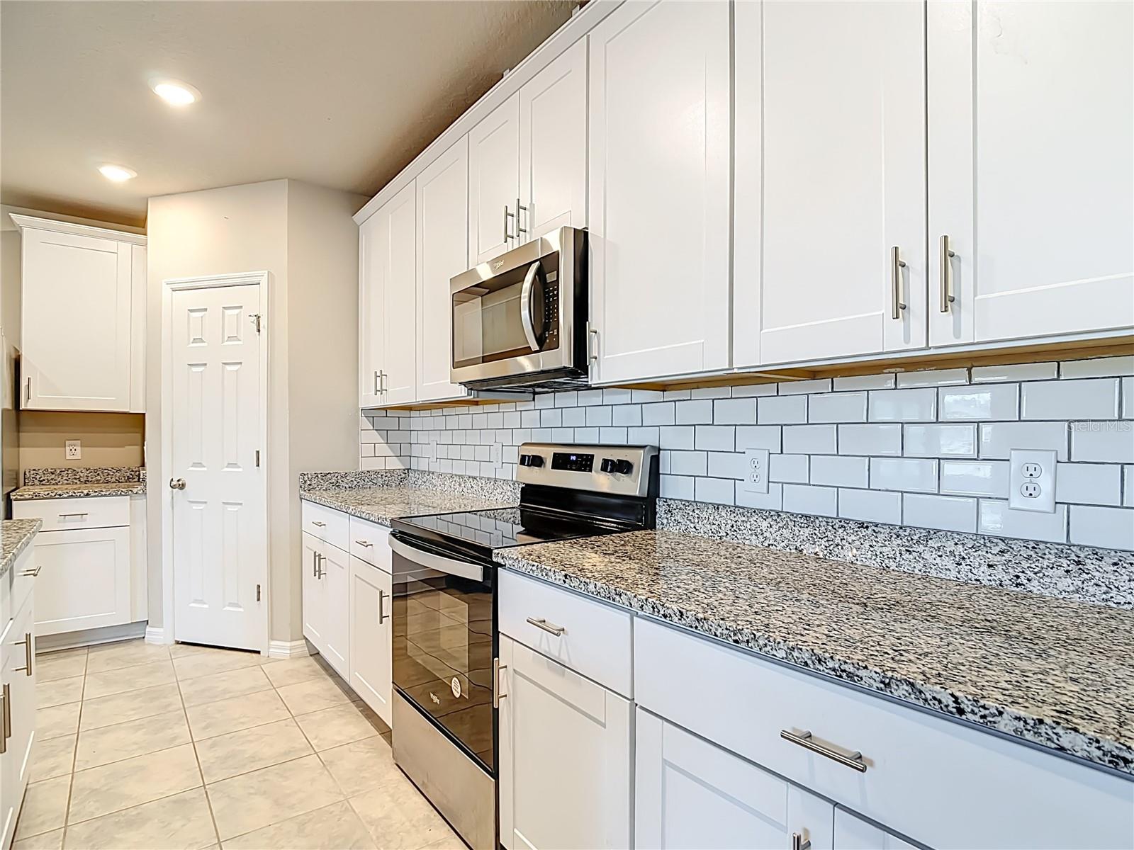 Image 11 of 54 For 928 Cambridge Drive