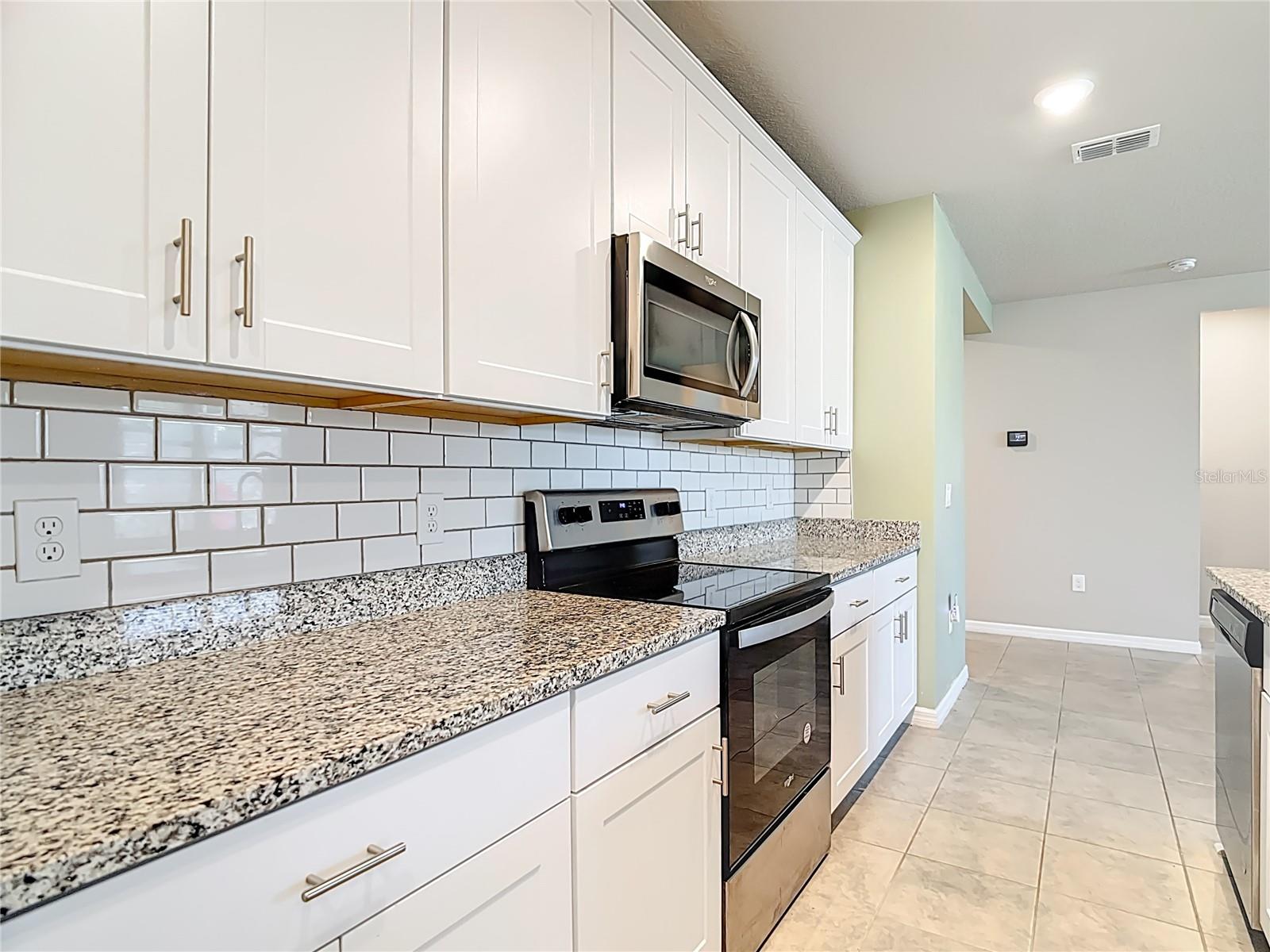 Image 12 of 54 For 928 Cambridge Drive