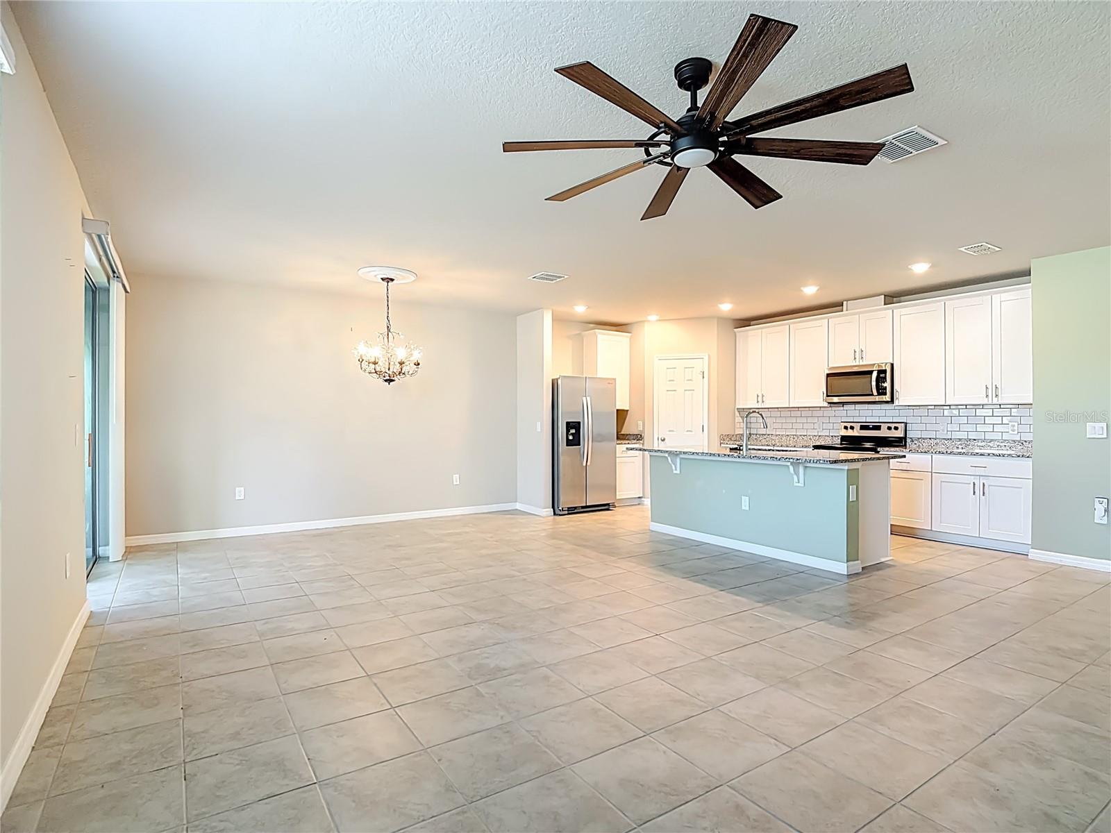 Image 18 of 54 For 928 Cambridge Drive