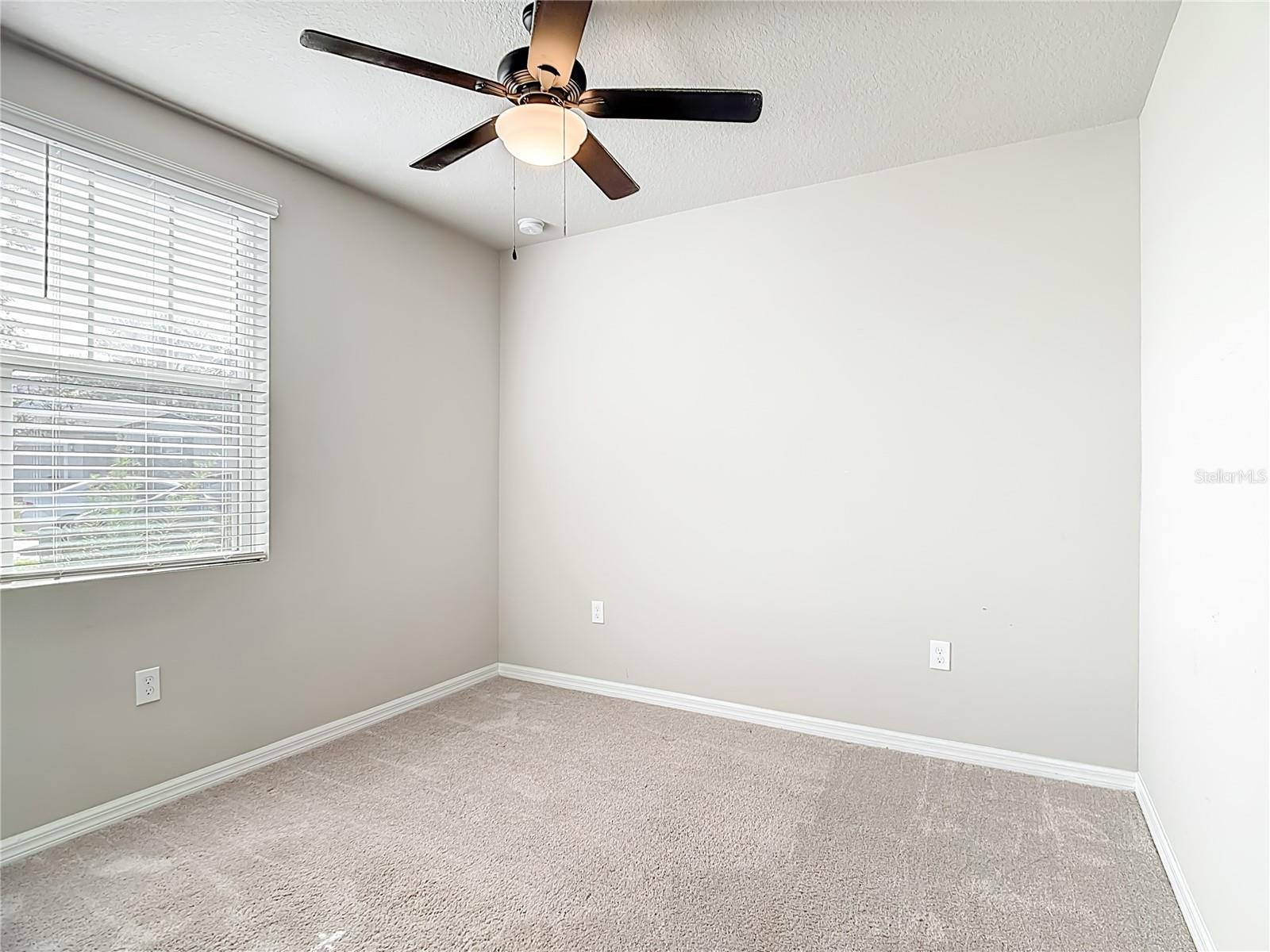 Image 19 of 54 For 928 Cambridge Drive