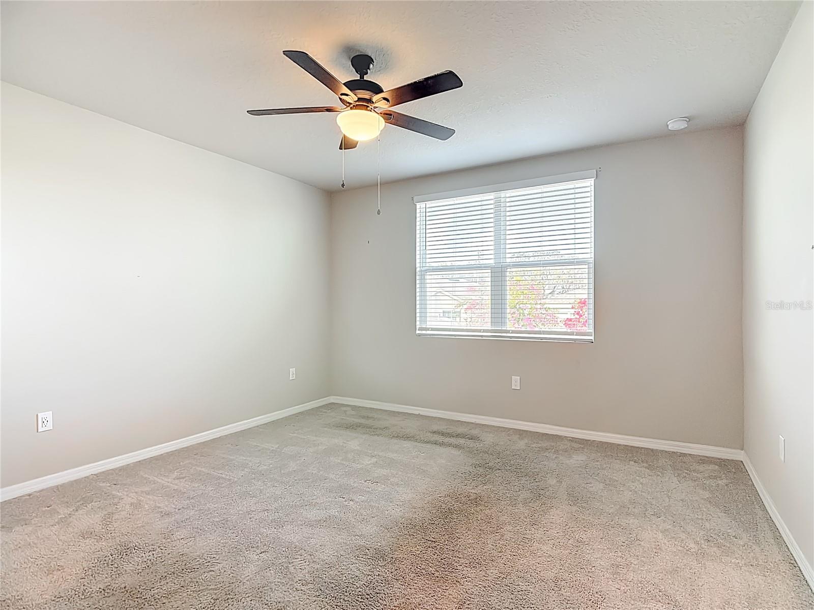 Image 22 of 54 For 928 Cambridge Drive