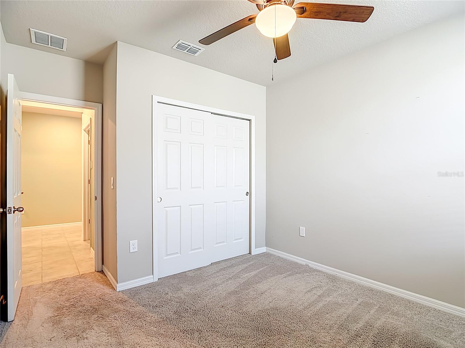 Image 23 of 54 For 928 Cambridge Drive