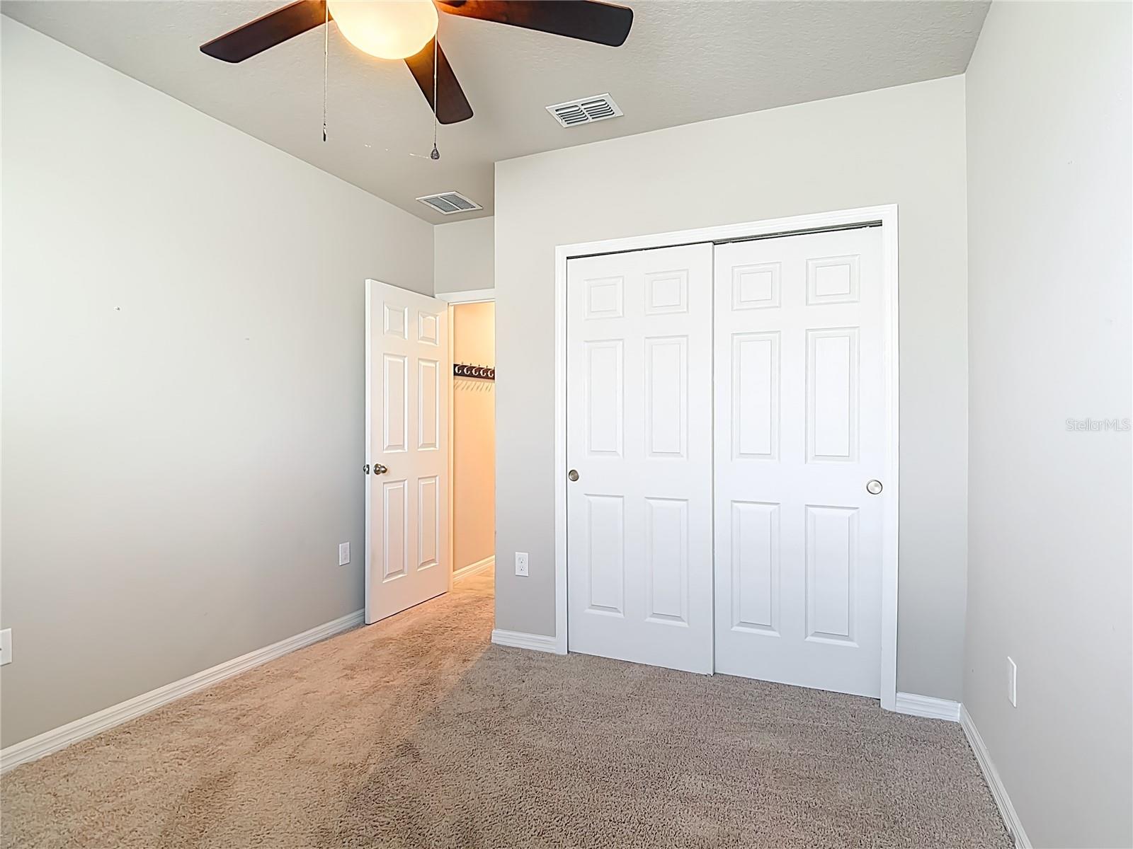 Image 24 of 54 For 928 Cambridge Drive