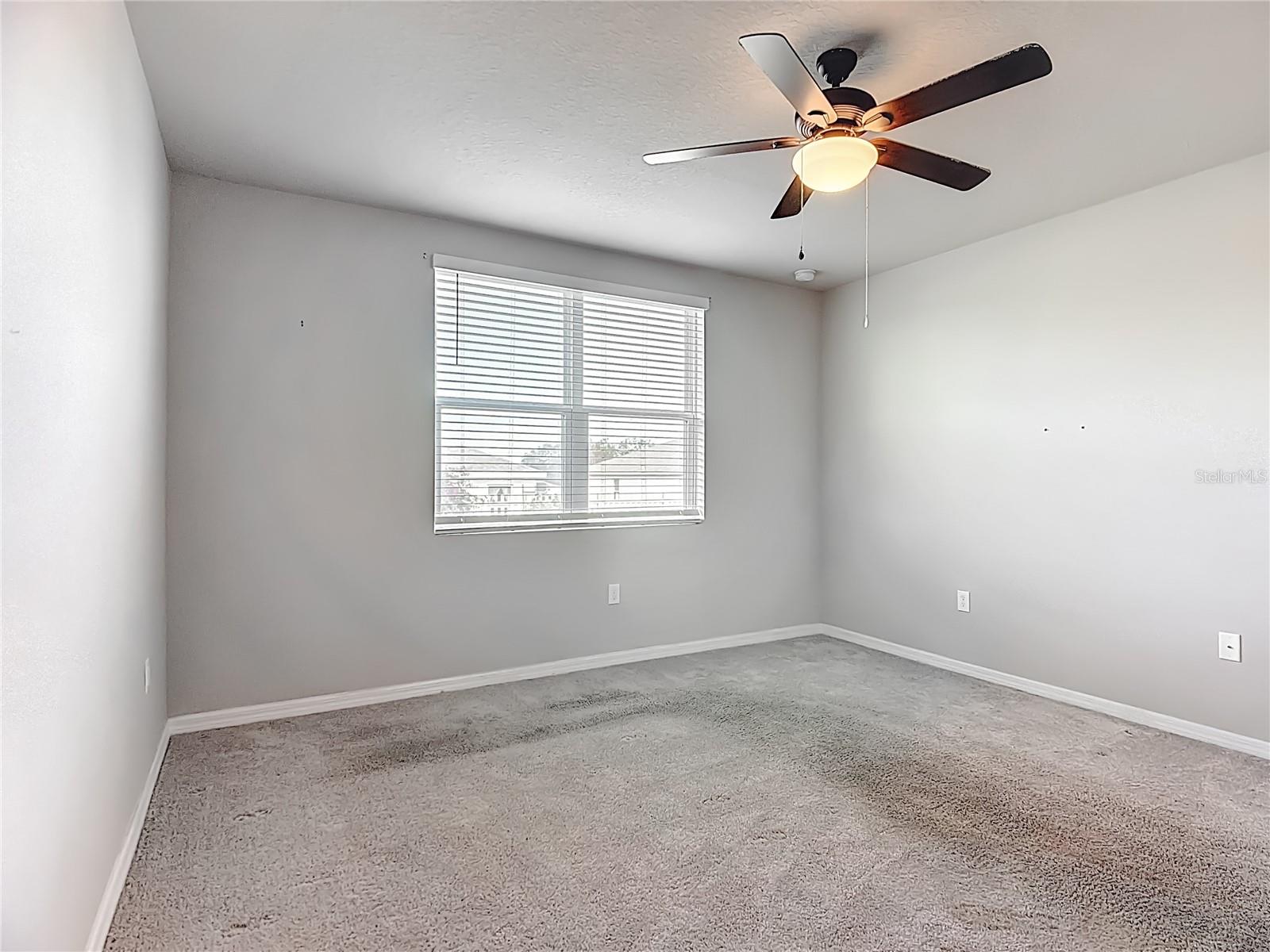 Image 25 of 54 For 928 Cambridge Drive