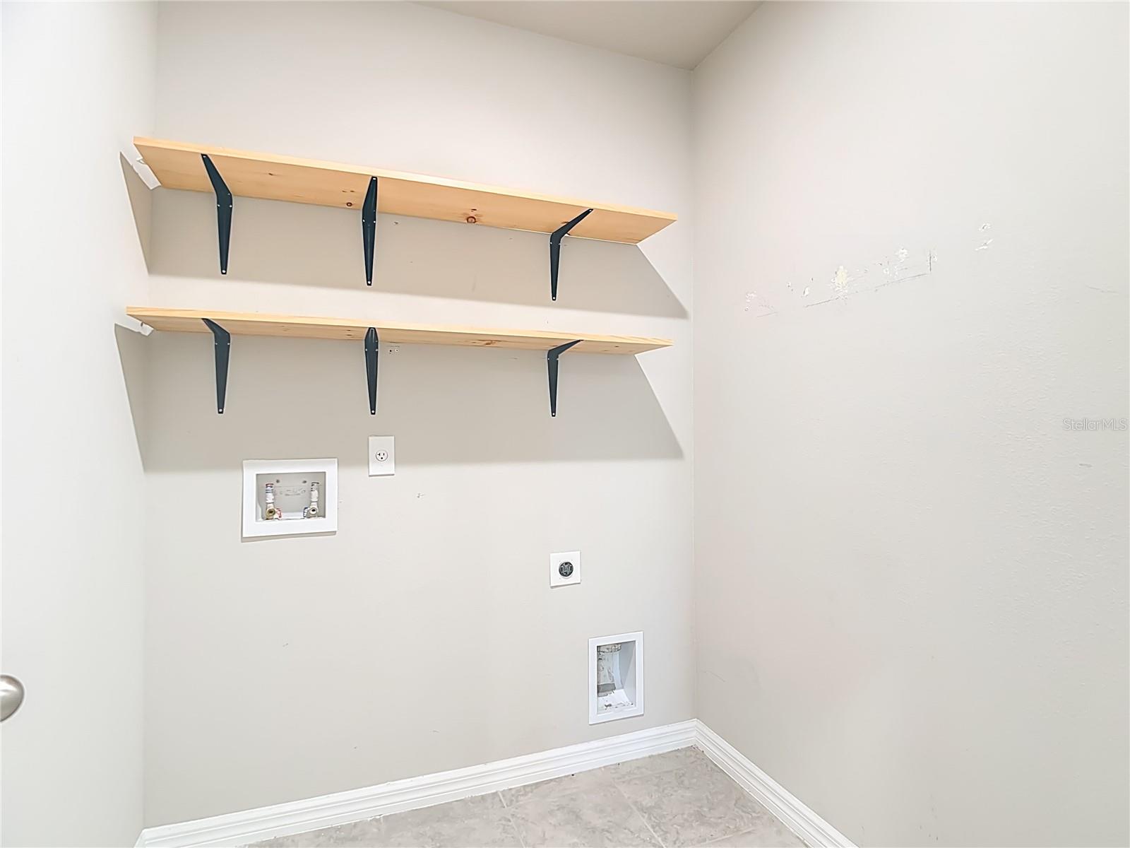 Image 36 of 54 For 928 Cambridge Drive