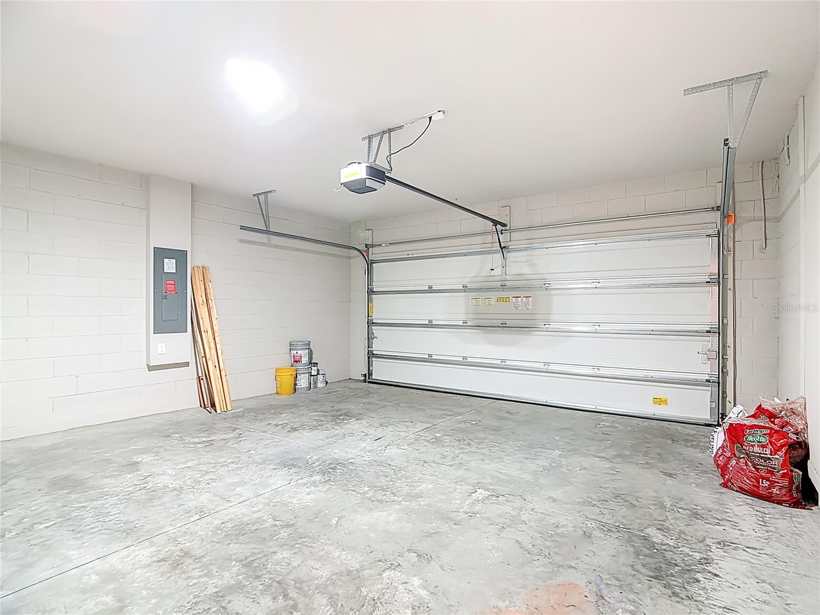 Image 37 of 54 For 928 Cambridge Drive