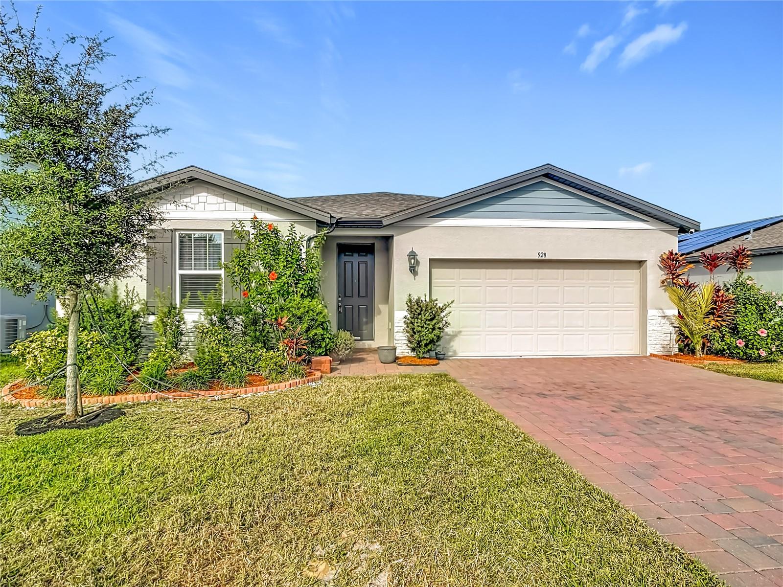 Image 5 of 54 For 928 Cambridge Drive