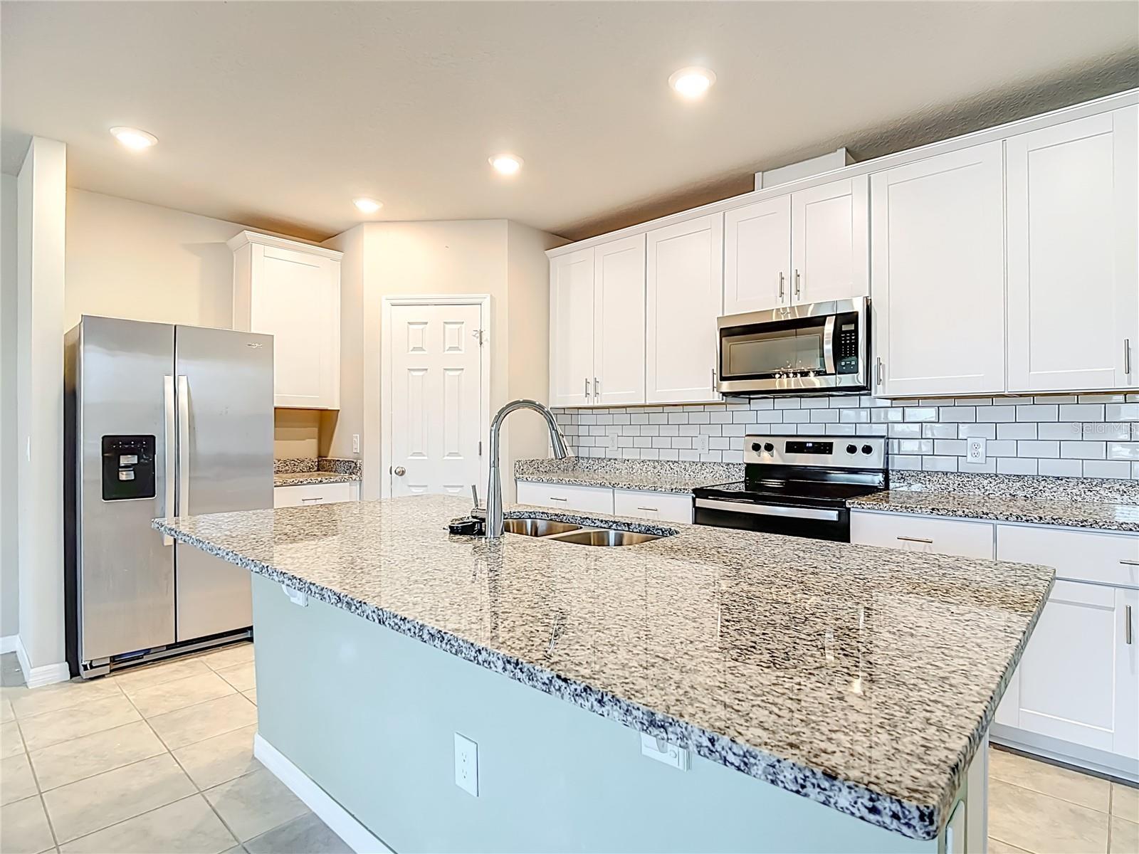 Image 9 of 54 For 928 Cambridge Drive