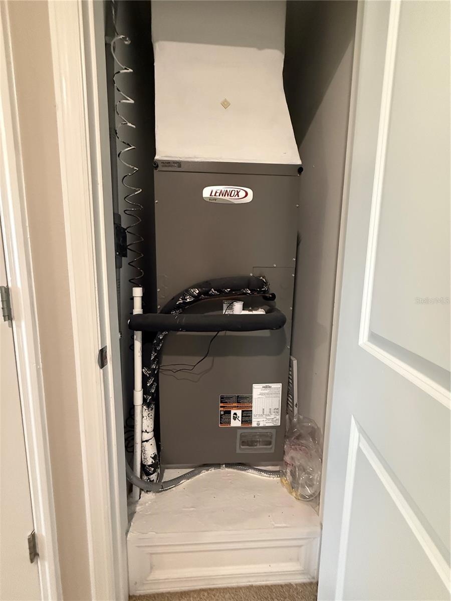 Image 21 of 27 For 3593 Anibal Street