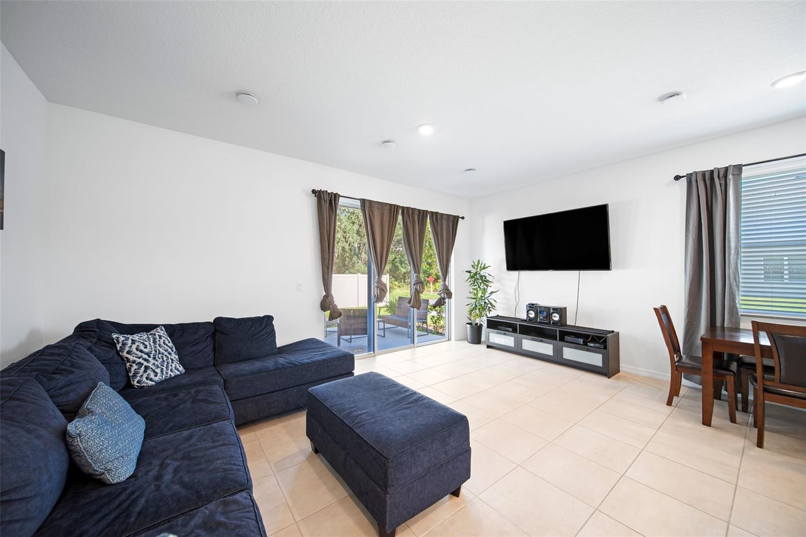 Image 8 of 27 For 3593 Anibal Street