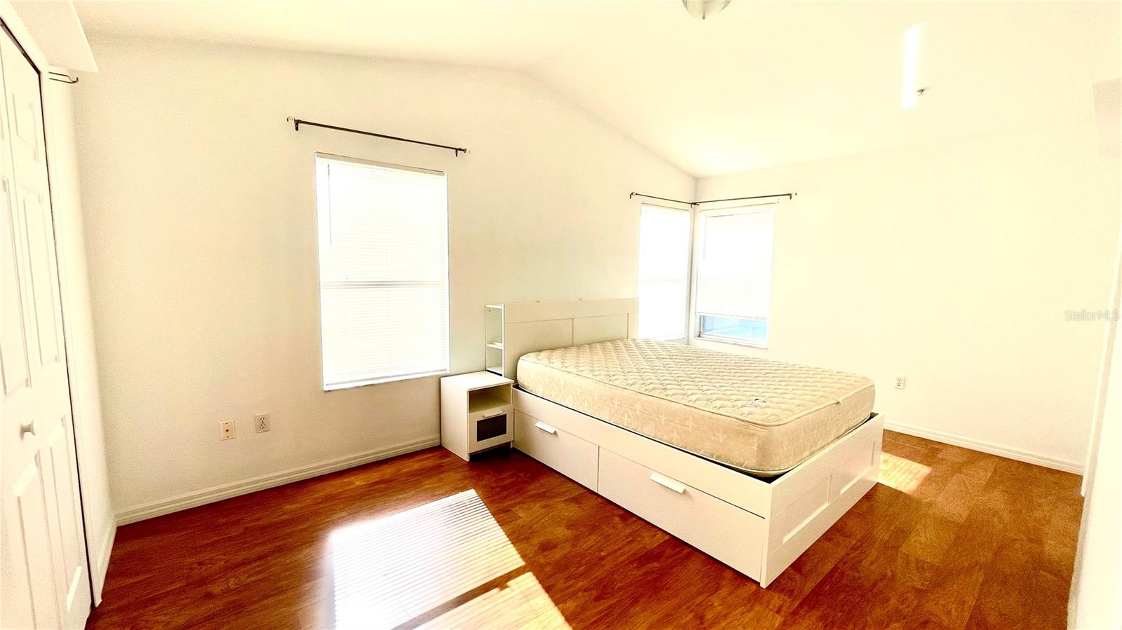 Image 10 of 14 For 3381 Hamlet Loop