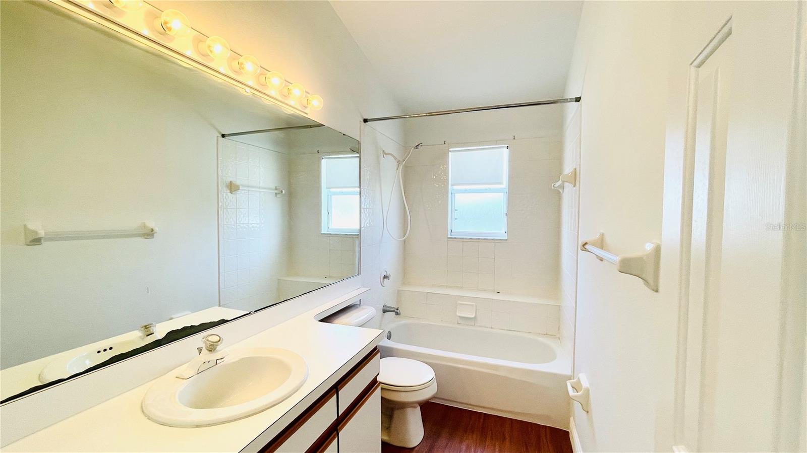 Image 12 of 14 For 3381 Hamlet Loop