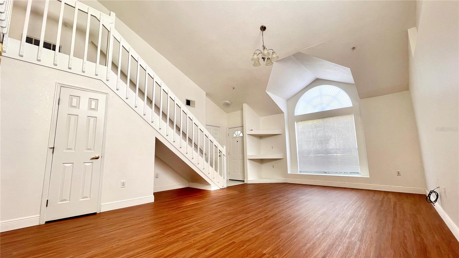 Image 2 of 14 For 3381 Hamlet Loop