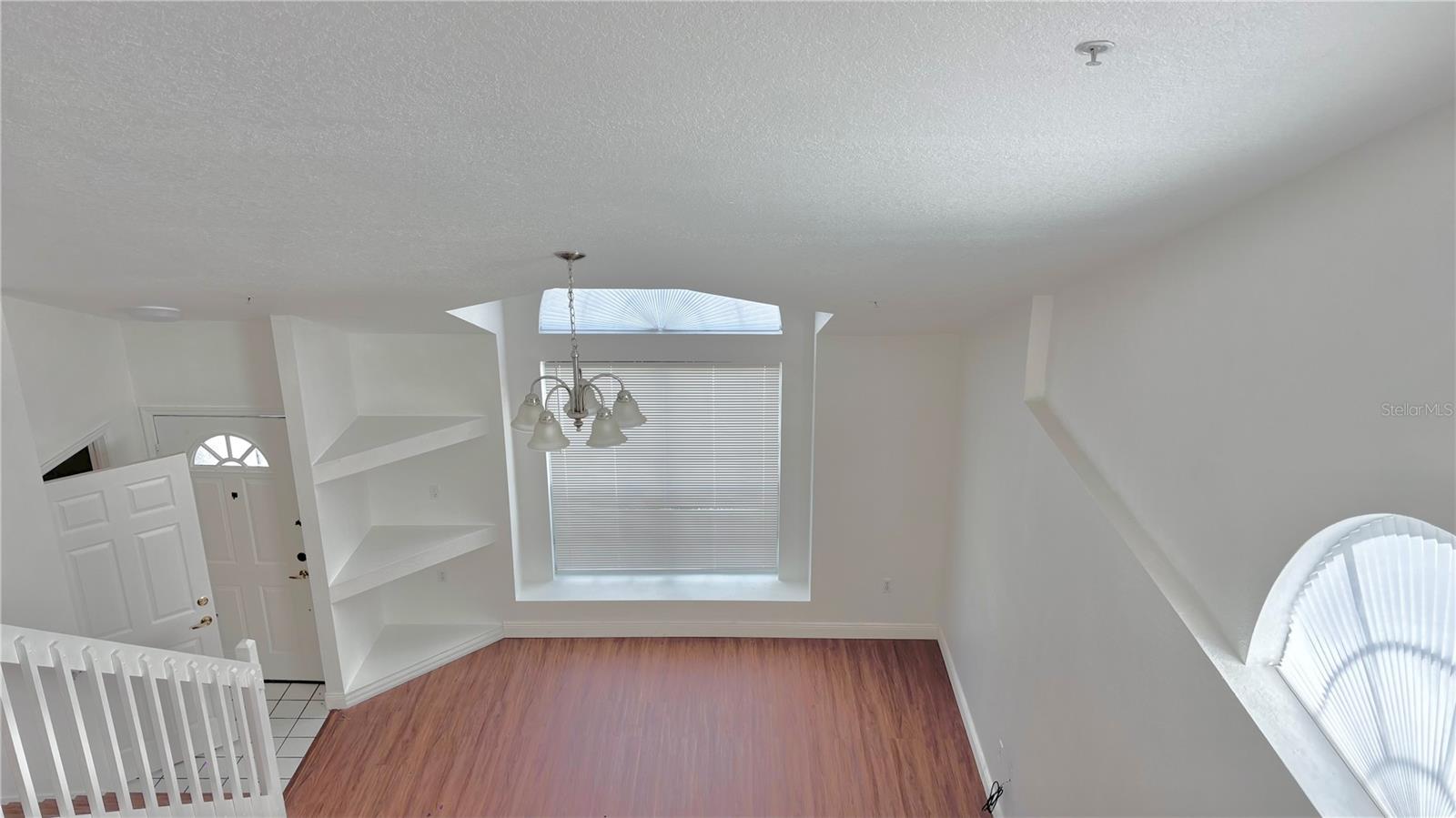 Image 4 of 14 For 3381 Hamlet Loop