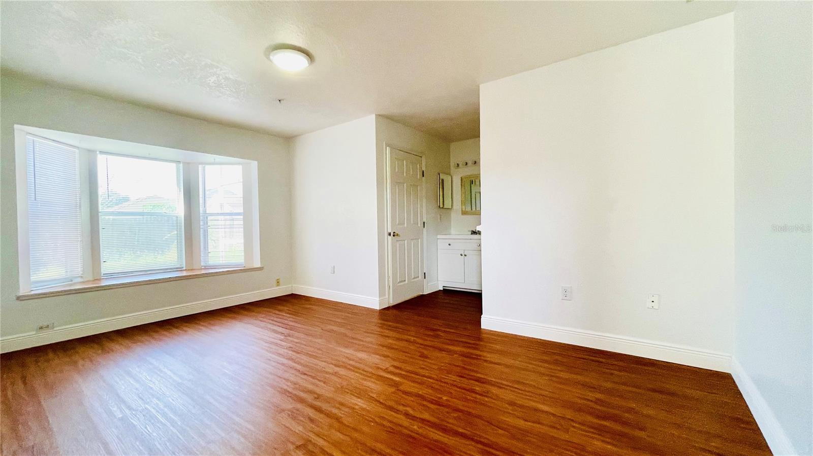 Image 7 of 14 For 3381 Hamlet Loop